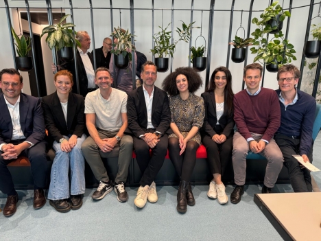 Legal Tech Verband Deutschland mit neuem Vorstand - Der Legal Tech Vorstand mit altem und neuem Vorsitzenden (v.l.n.r.): Sebastian von Glahn, Philippa Peters, Dr. Philipp Hammerich, Stefan Schicker, Alisha Andert, Mariam El-Ahmad, Dr. Sven-Alexander von Norman, Dr. Philipp Plog - Foto: Legal Tech Verband